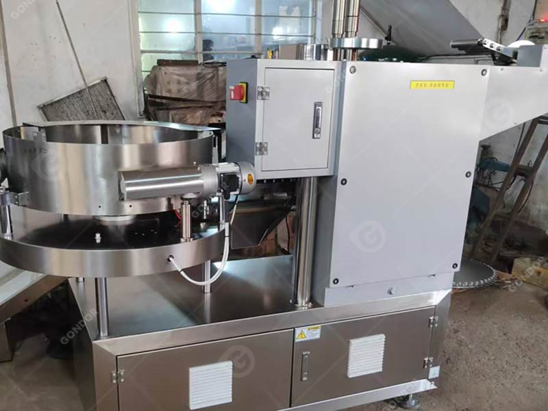 High-capacity lollipop wrapper machine