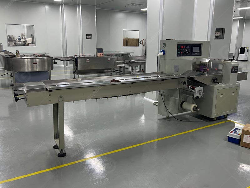 Candy bar wrapping machine with adjustable settings