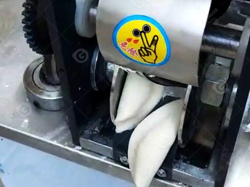 Efficient automatic samosa machine