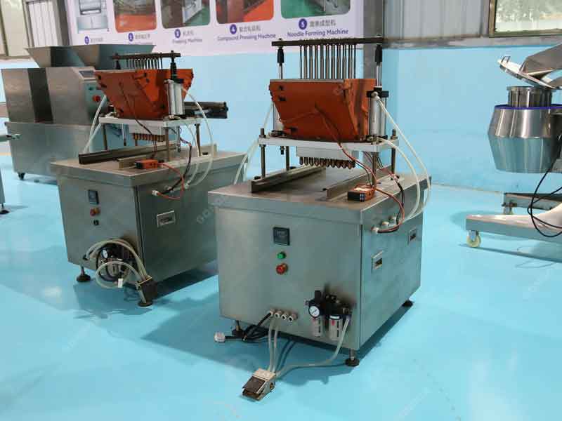 Compact hard candy depositing machine for factories