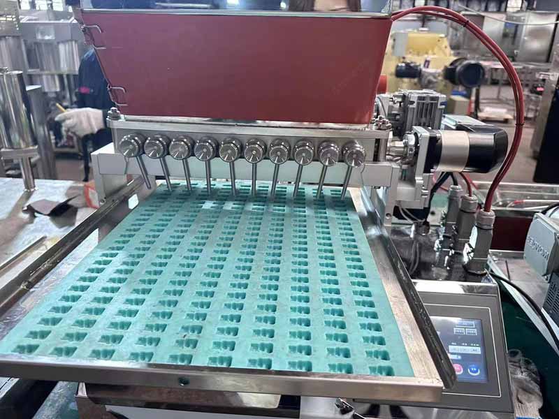 Hard candy making machine for commercial use