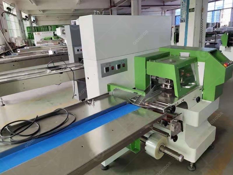 Efficient automatic candy wrapping machine