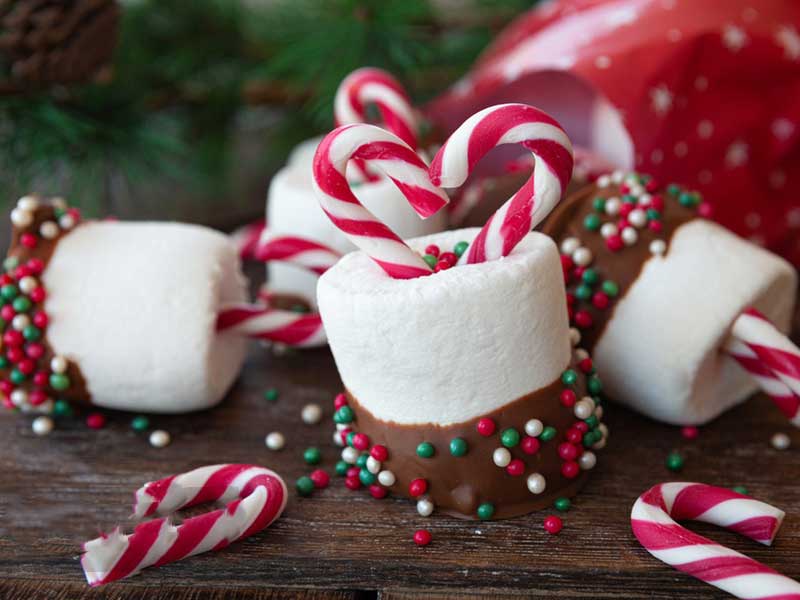 Christmas hot chocolate bombs with marshmallow