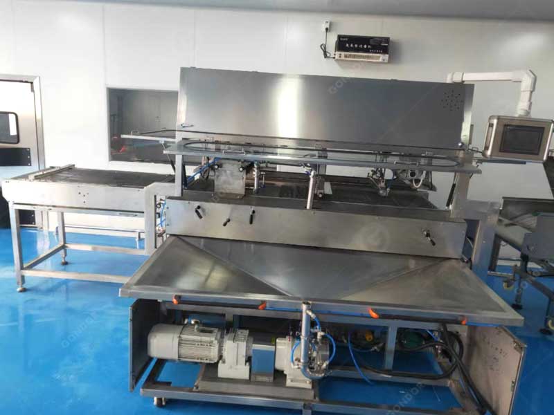 High-efficiency chocolate enrobing machine