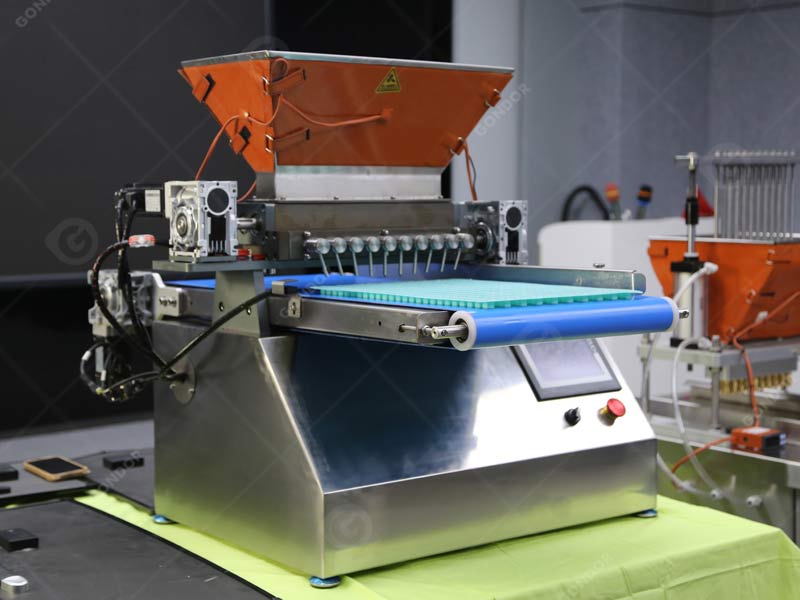 Temperature - Controlled Chocolate Molding Machine for Optimal Shaping