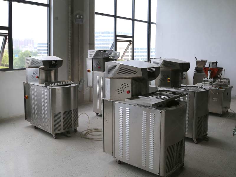 Digital - controlled chocolate melter machine for consistent melting