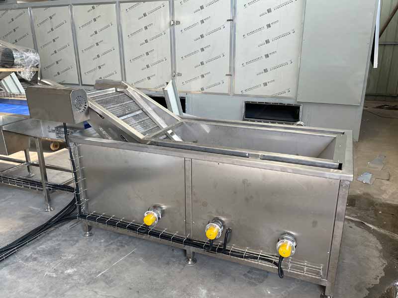 Automatic - feeding plantain chips making machine for continuous operation