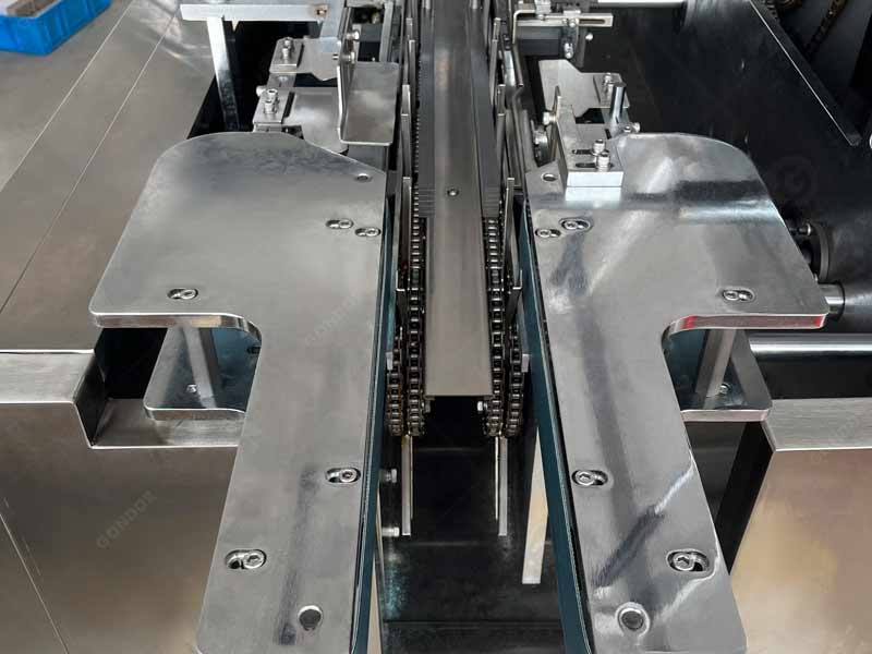 Fully - automated cartoning machine with precise carton sealing mechanism