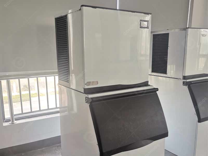 Smart - connected ice machine with remote monitoring