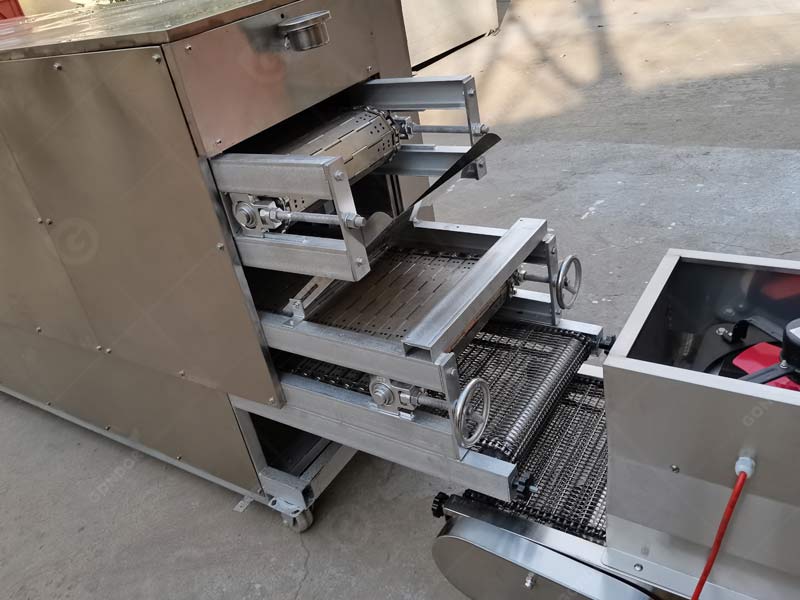Professional pita bread machine for commercial bakeries