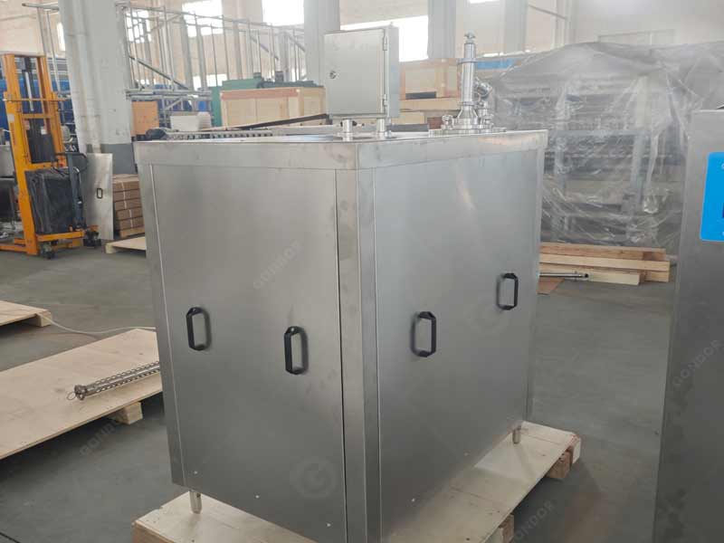 Ice cream freezing machine for soft - serve ice cream