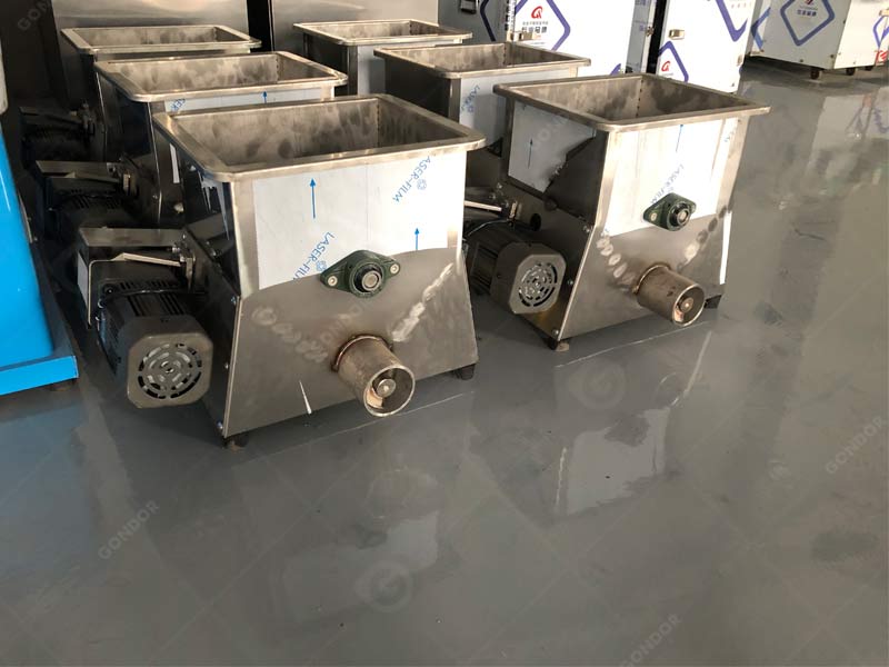 Short cut pasta production line with multi-mold options