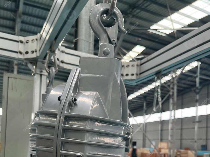 Heavy-duty pig head hydraulic shear for pig head disassembly