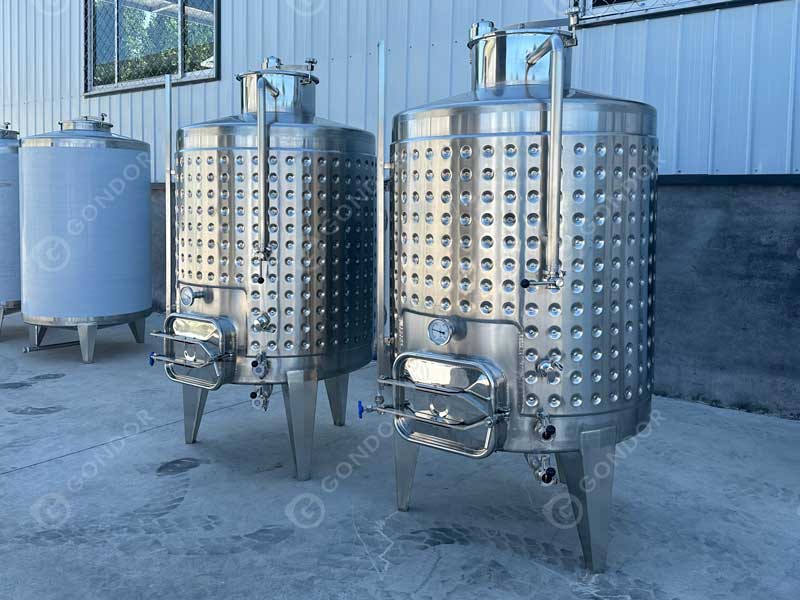 Wine Fermentation Tank Live Shot3