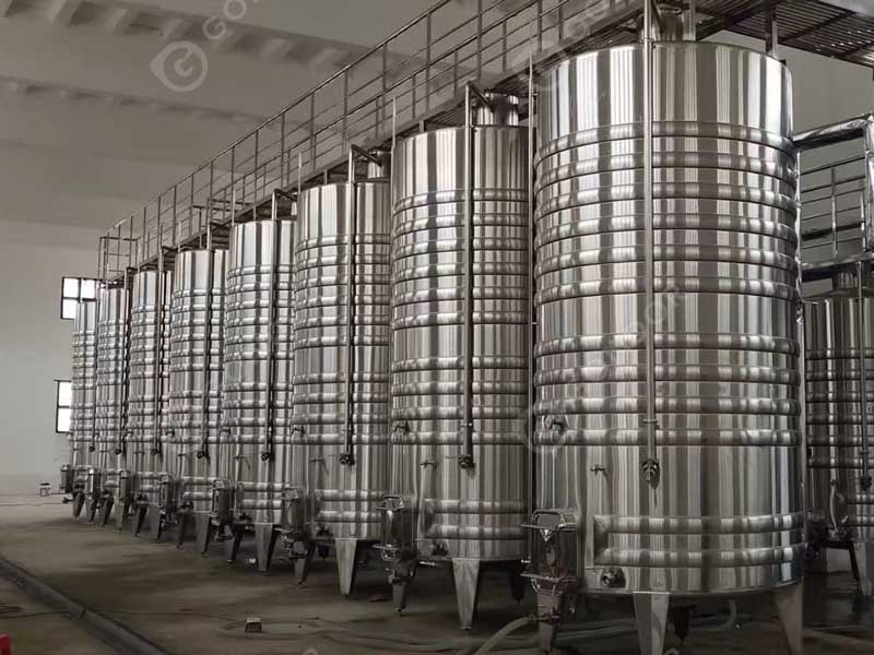 Wine Fermentation Tank Live Shot4