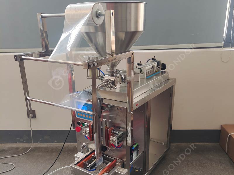 Vertical Paste Packing Machine Live Shot1